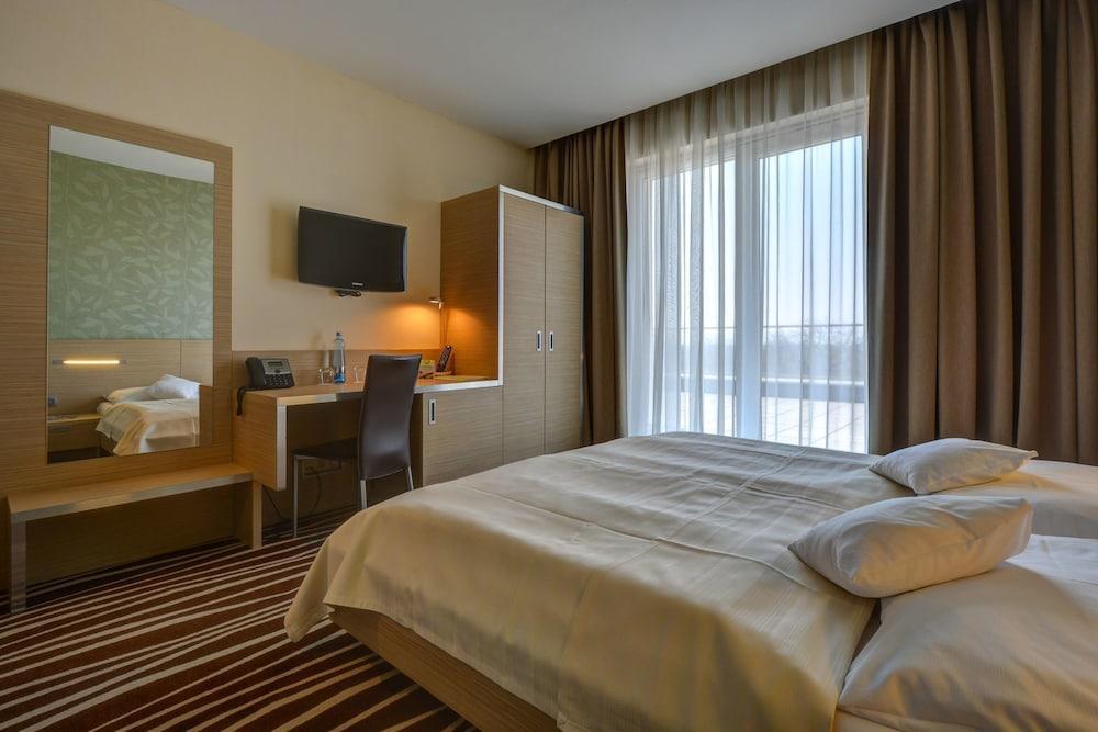 Hotel Ponteo - Activity Park Bratislava Eksteriør billede