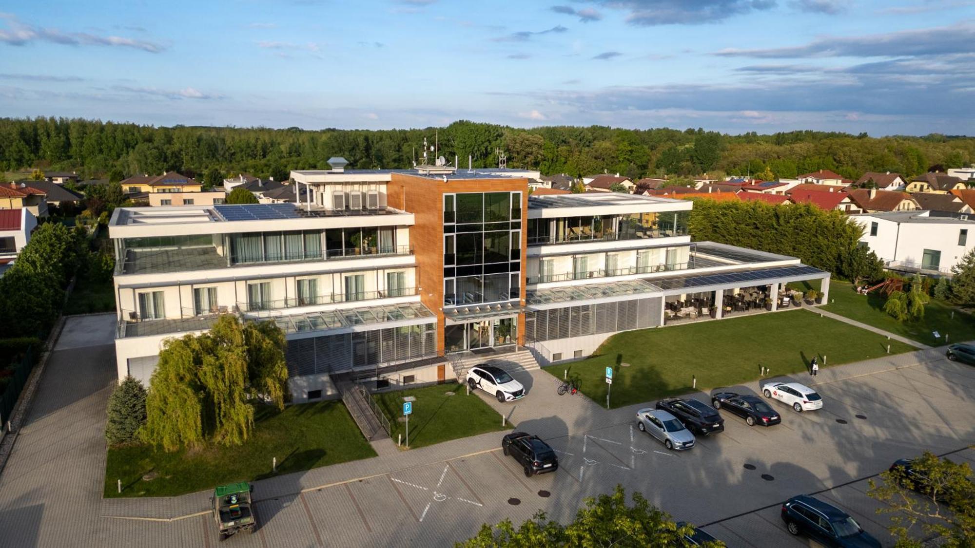 Hotel Ponteo - Activity Park Bratislava Eksteriør billede